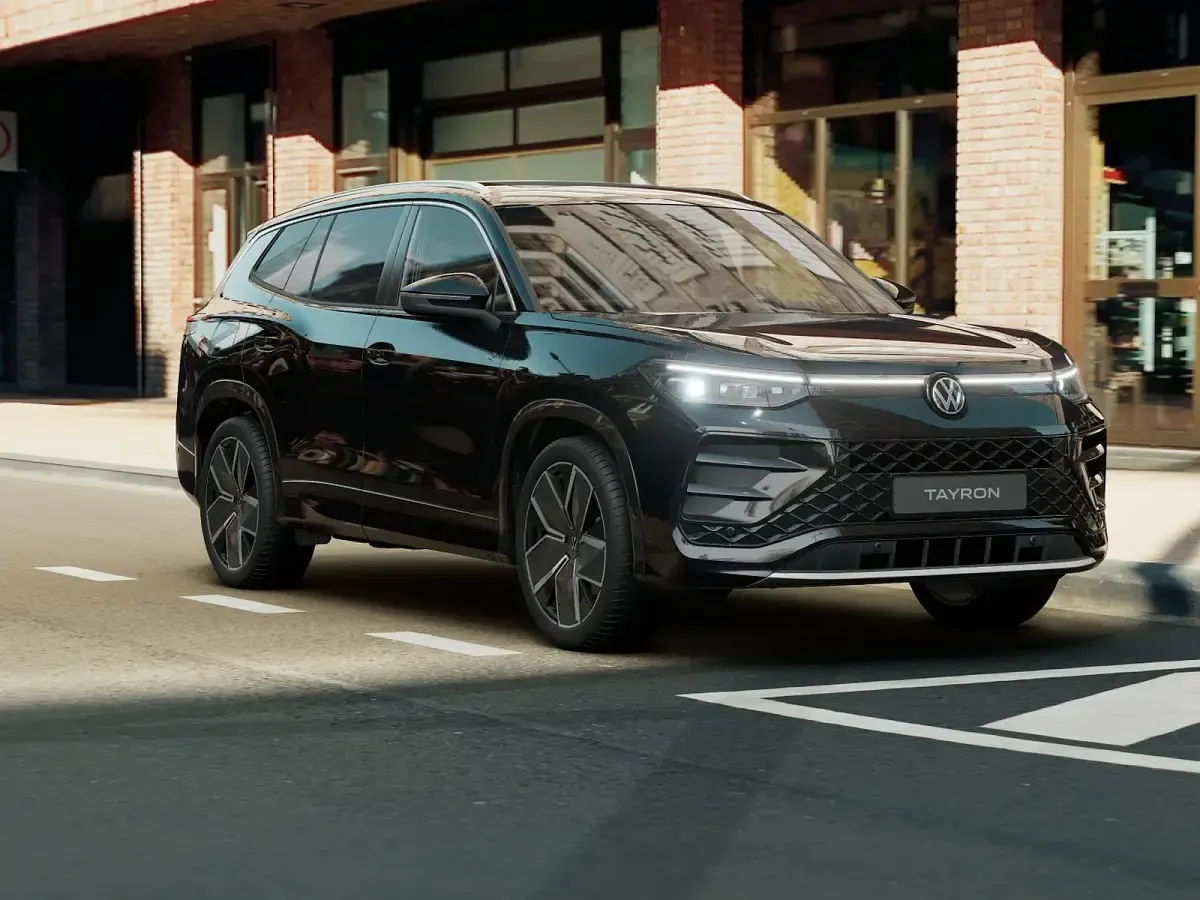 Nuova VW Tayron R-line Plus 204 CV (150 kW) 2026 Grenadill black metallizzato SUV