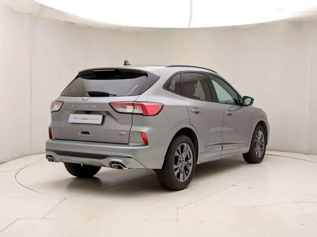 Usata Ford Kuga ST-Line 152 CV (111 kW) 2022 Grigio SUV