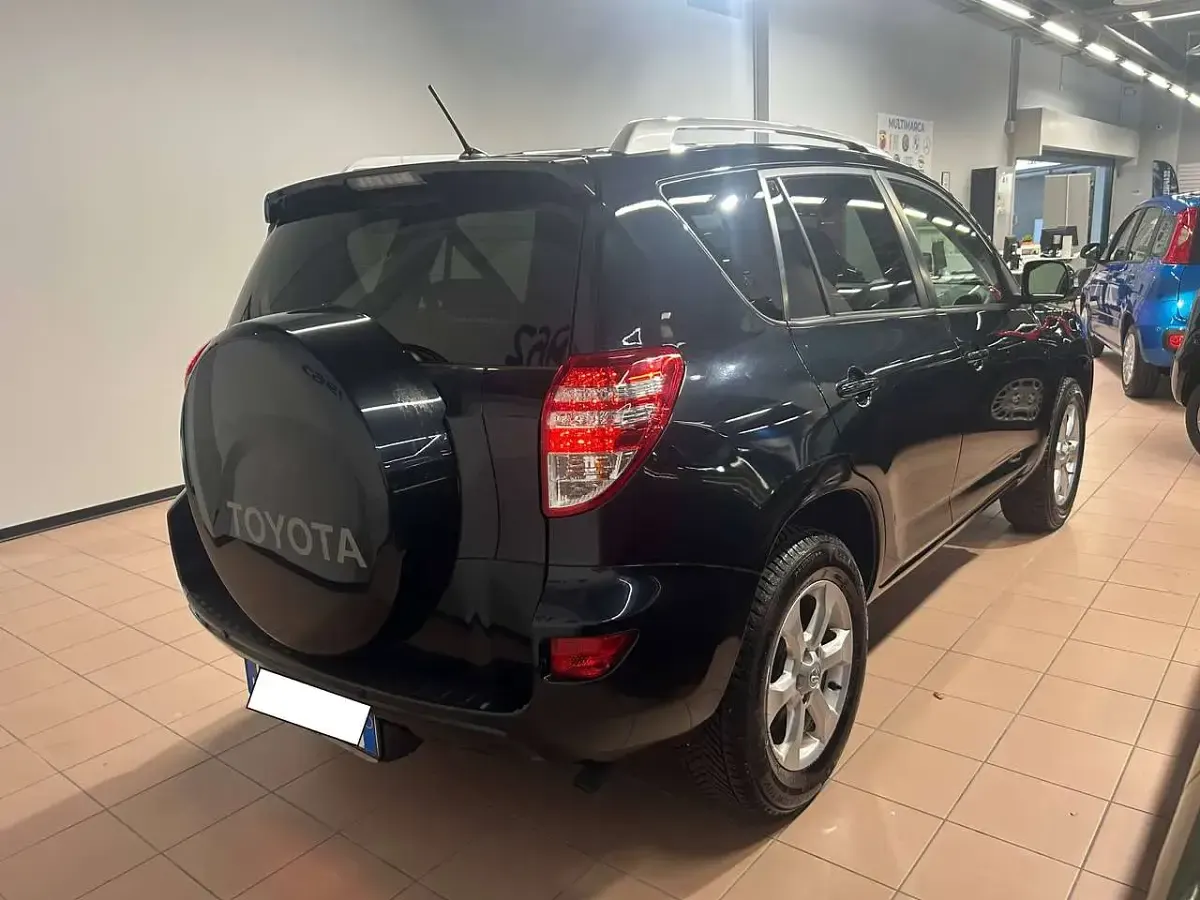 Usata Toyota RAV4 150 CV (110 kW) 2011 Blu/azzurro SUV