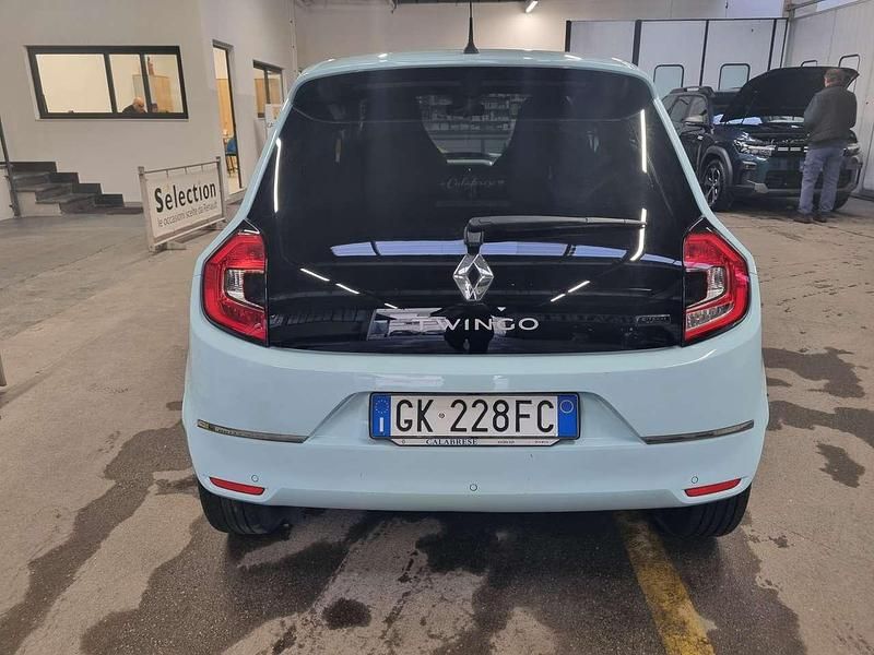 Usata Renault Twingo Techno 30 kW (42 CV) 2022 Blue shopping Utilitaria