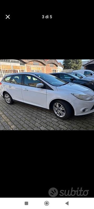 Usata Ford Focus 115 CV (84 kW) 2012 Bianco Station wagon