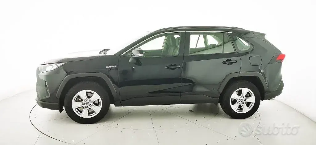 Usata Toyota RAV4 Hybrid Business Edition 178 CV (130 kW) 2022 Nero metallizzato SUV