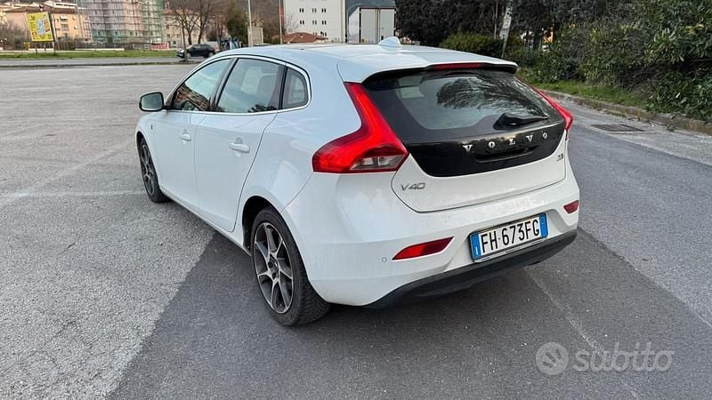 Usata Volvo V40 Ocean Race 120 CV (88 kW) 2017 Bianco Berlina