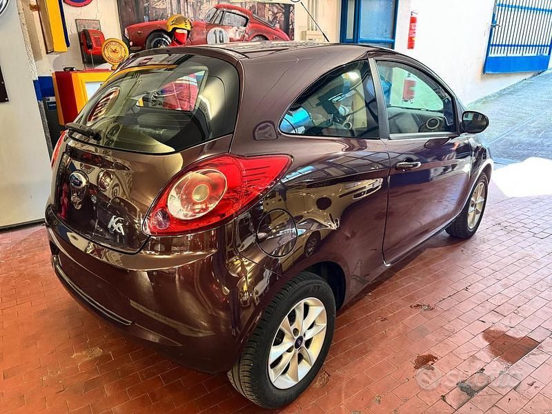 Usata Ford Ka Titanium 69 CV (50 kW) 2015 Viola Utilitaria