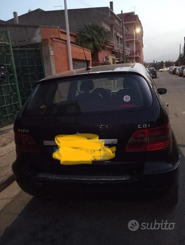 Usata Mercedes B180 109 CV (80 kW) 2005 Nero Monovolume