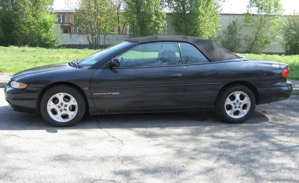 Usata Chrysler Stratus 163 CV (119 kW) 2000 Nero Cabrio