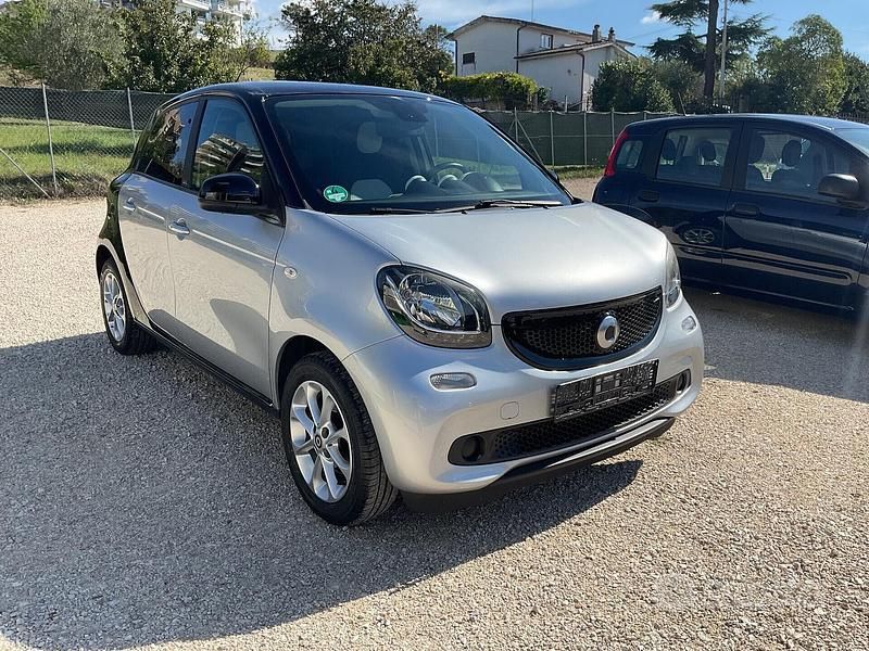 Usata Smart ForFour Passion 71 CV (52 kW) 2015 Grigio Utilitaria