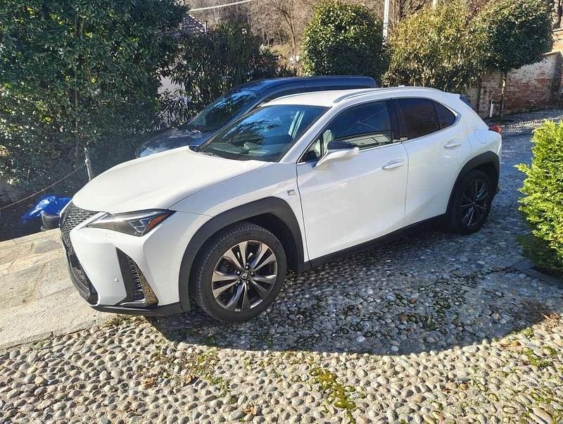 Bianco Usata 2019 Lexus UX 250h F Sport SUV | 21.000 € (Buon prezzo) - Immagine 1/4