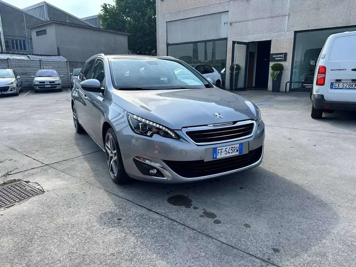 Usata Peugeot 308 Allure 131 CV (96 kW) 2016 Grigio artense Station wagon