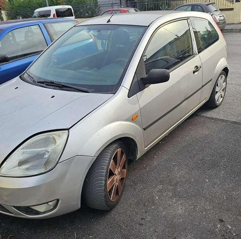 Begagnad Ford Fiesta Zetec 75 HK (55 kW) 2004 Halvkombi