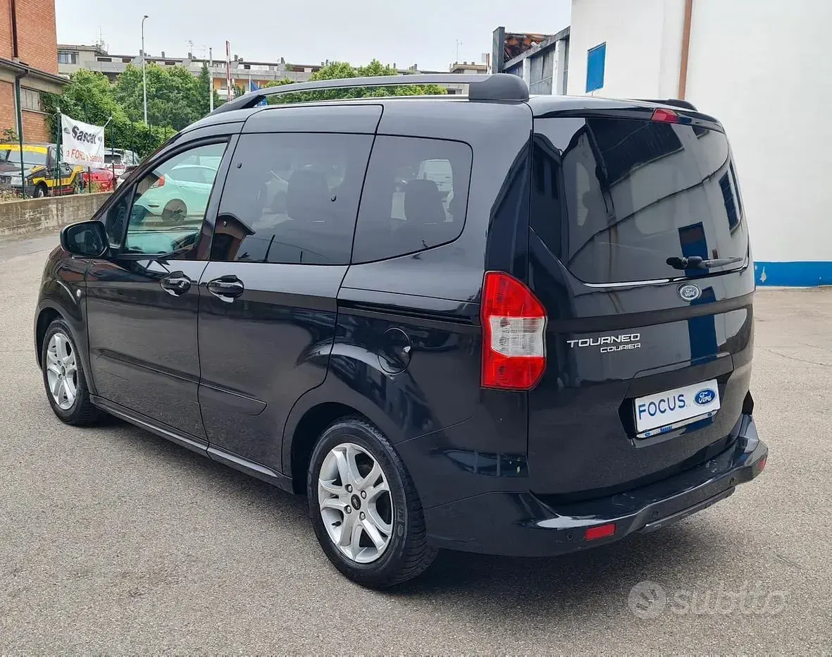 Usata Ford Tourneo Courier S 101 CV (74 kW) 2019 Nero Monovolume