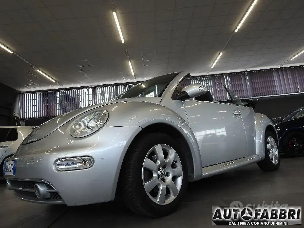 Usata VW New Beetle 102 CV (75 kW) 2005 Grigio Utilitaria