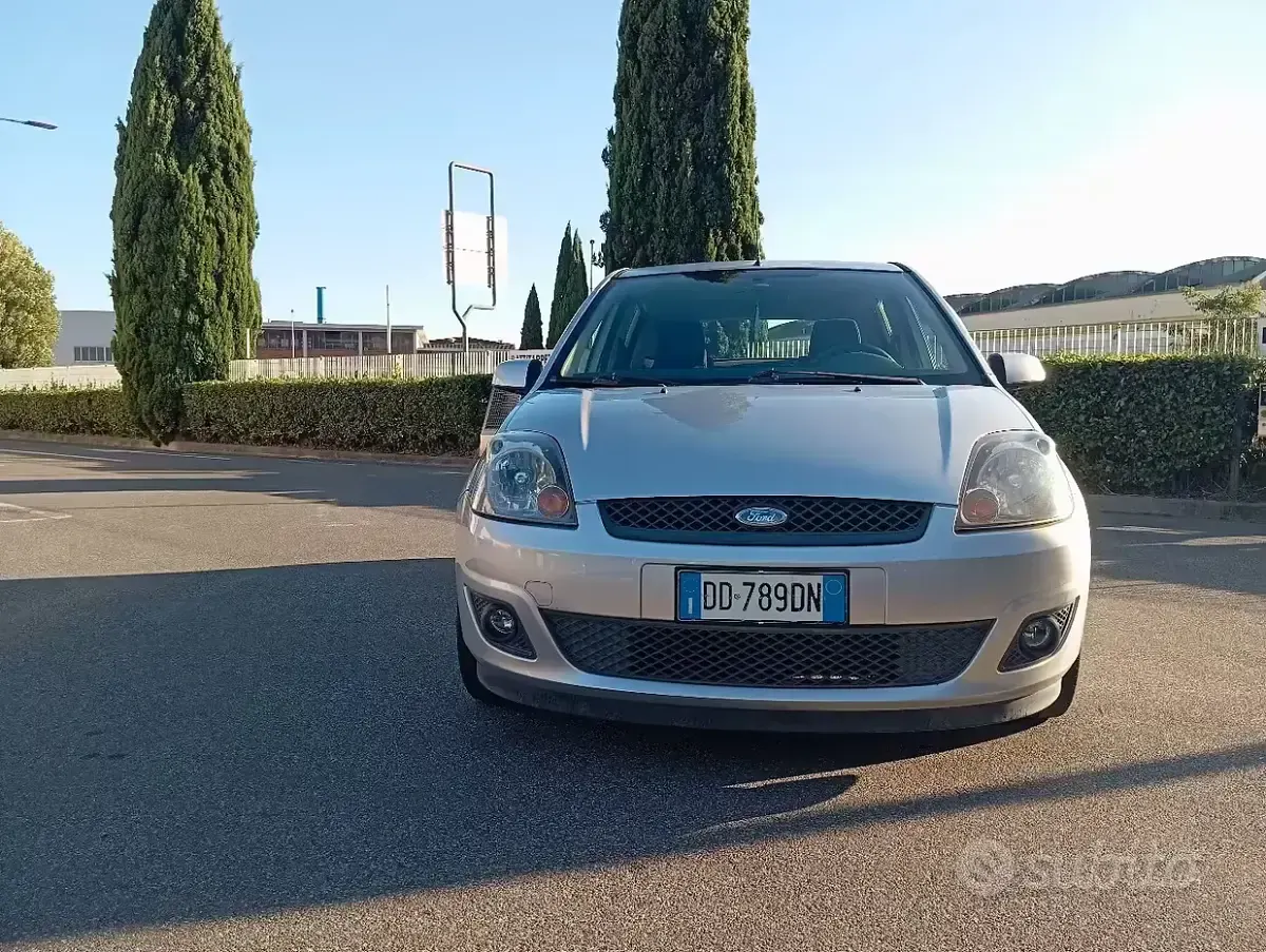 Usata Ford Fiesta 75 CV (55 kW) 2006 Utilitaria