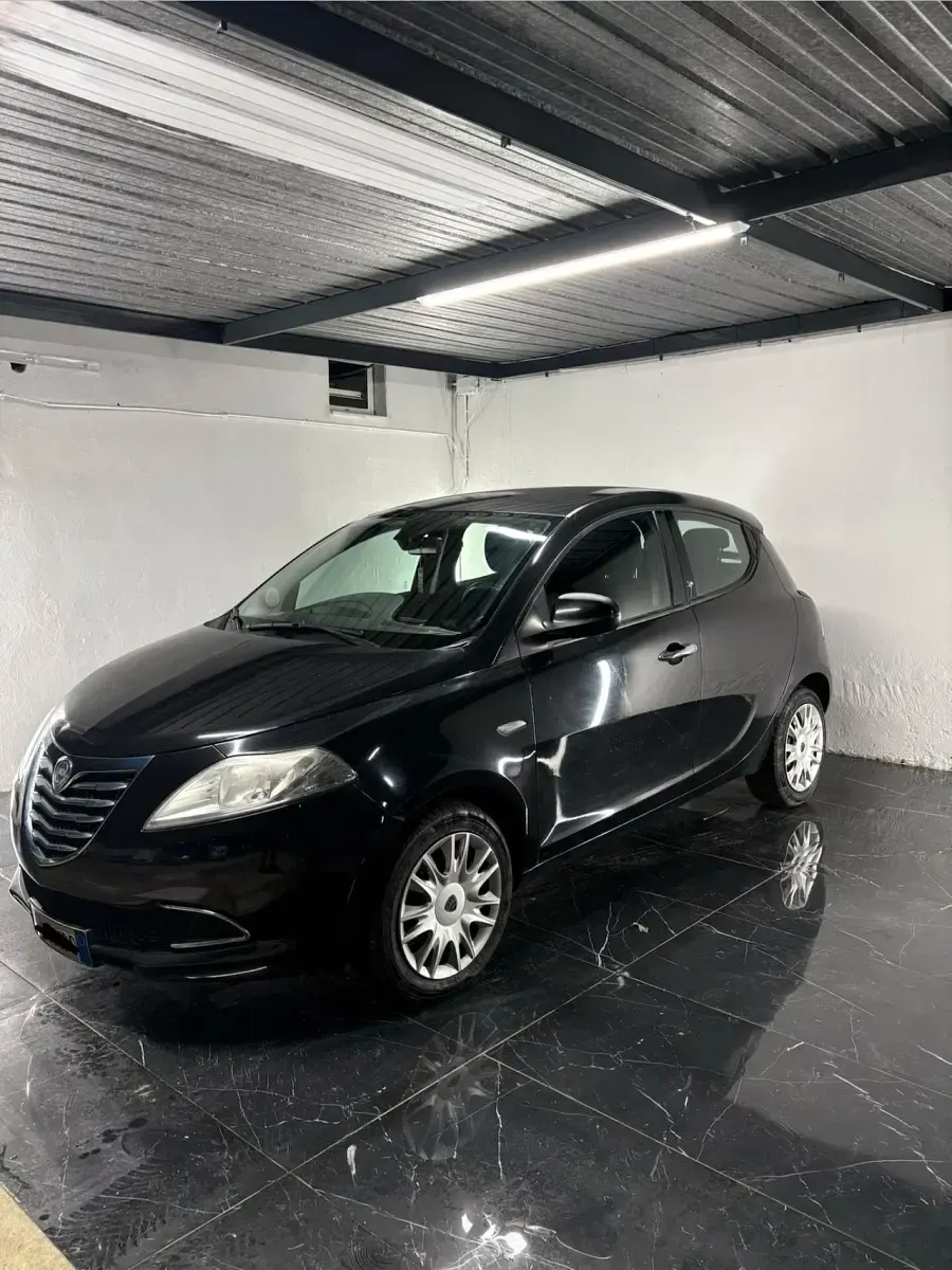 Usata Lancia Ypsilon Gold 95 CV (69 kW) 2013 Nero Utilitaria