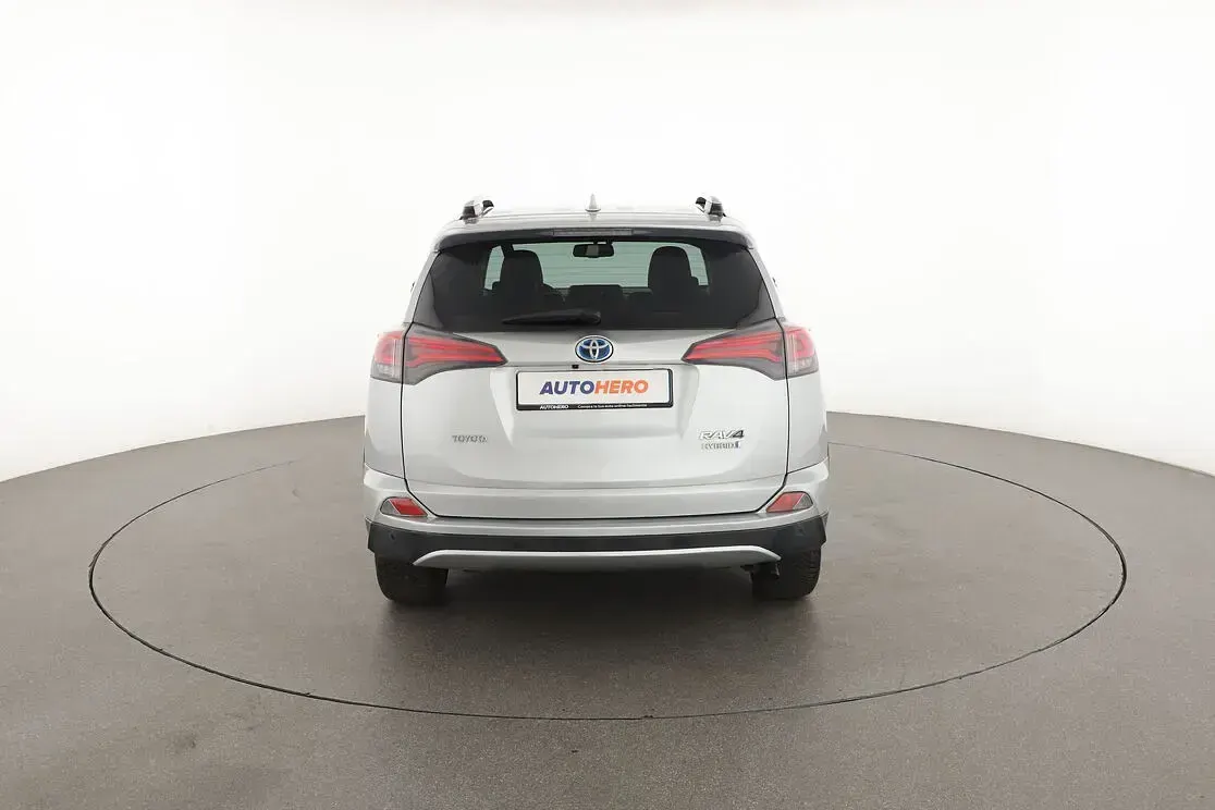 Usata Toyota RAV4 Hybrid Lounge 197 CV (144 kW) 2016 Argento SUV