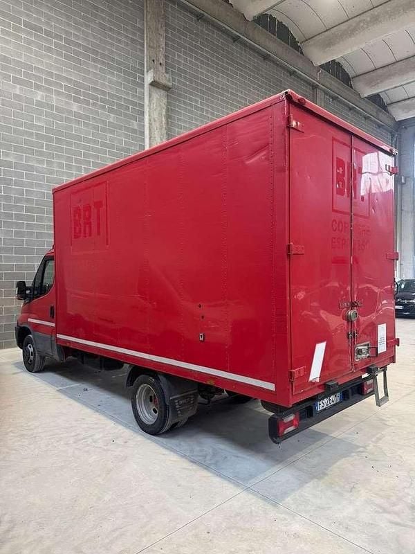 Usata Iveco Daily 136 CV (100 kW) 2018 Rosso Furgone
