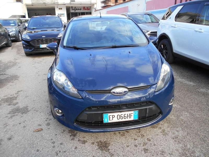 Blu/azzurro Usata 2012 Ford Fiesta Tre volumi | 2950 € (Super prezzo) - Immagine 1/4