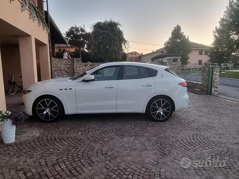 Usata Maserati Levante 275 CV (202 kW) 2022 Bianco SUV