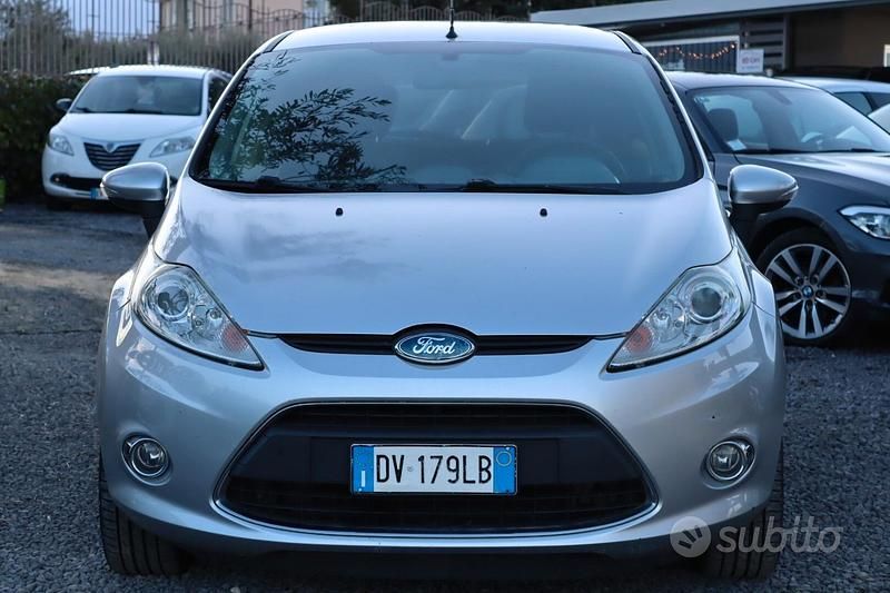 Usata Ford Fiesta Titanium 68 CV (50 kW) 2009 Grigio Berlina
