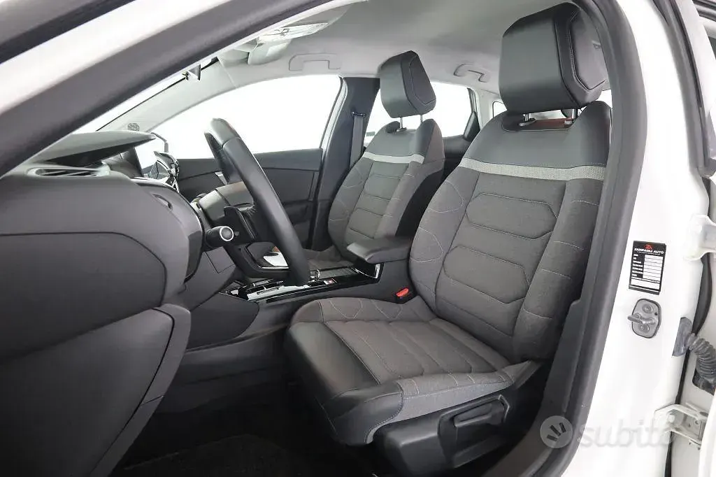 Usata Citroën C4 Feel 131 CV (96 kW) 2023 Pearl white SUV