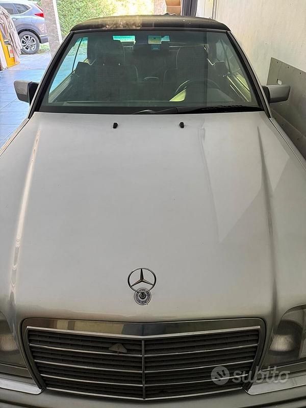 Usata Mercedes E200 136 CV (100 kW) 1995 Grigio Cabrio