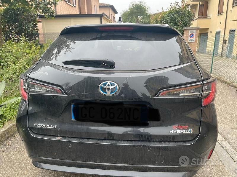 Usata Toyota Corolla 122 CV (89 kW) 2019 Nero Station wagon