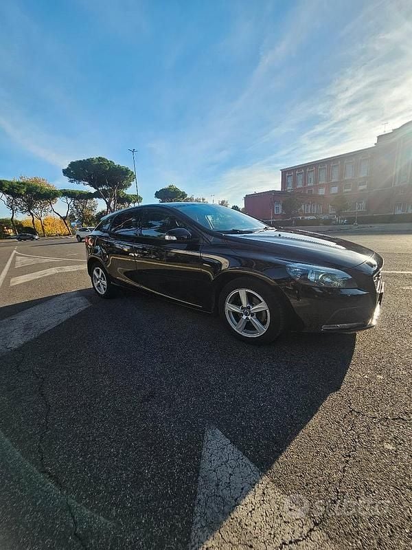 Usata Volvo V40 115 CV (84 kW) 2015 Nero Berlina