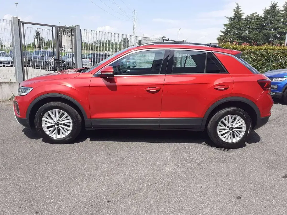 Usata VW T-Roc Life 110 CV (80 kW) 2023 King red SUV