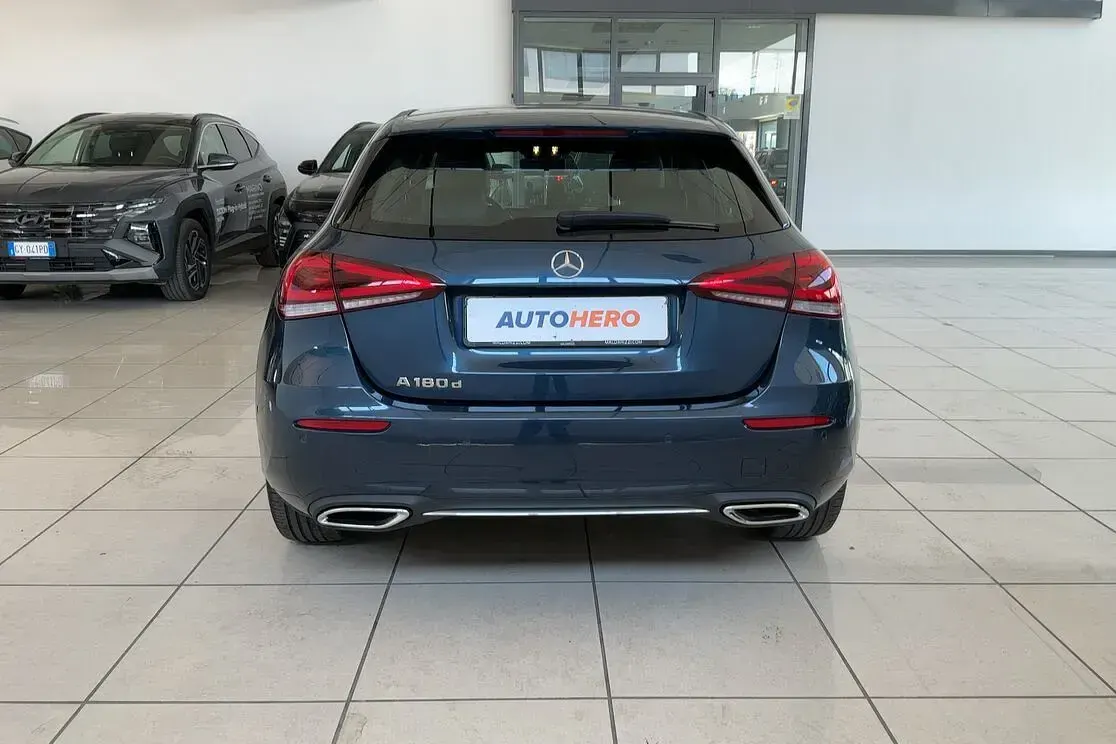 Usata Mercedes A180 Progressive 116 CV (85 kW) 2022 Blu Berlina