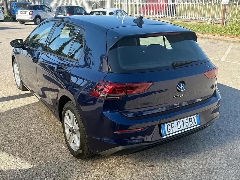 Usata VW Golf VII Life 116 CV (85 kW) 2021 Blu Utilitaria