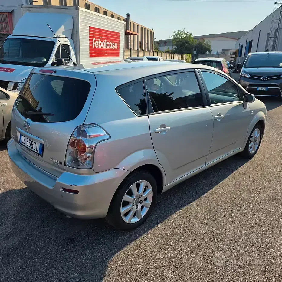 Usata Toyota Corolla Verso Sol 110 CV (80 kW) 2007 Grigio Monovolume