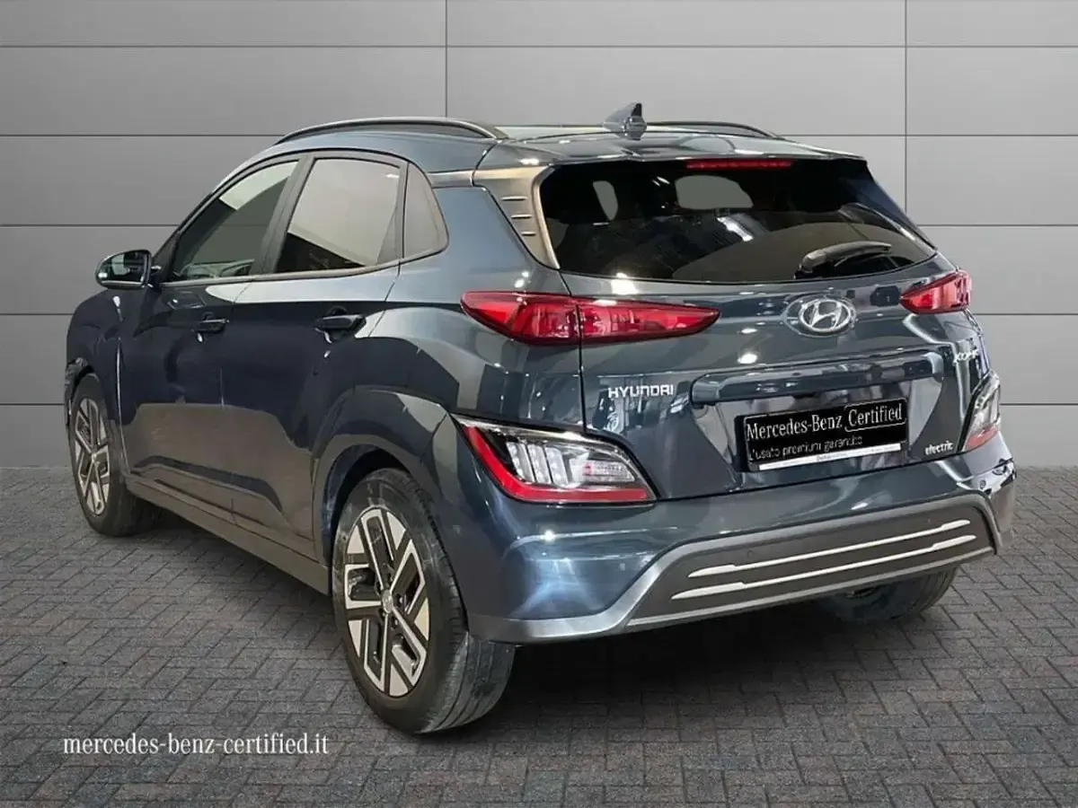 Usata Hyundai Kona 100 kW (136 CV) 2022 Blu scuro metallizzato SUV