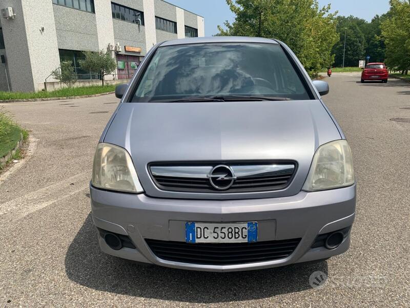 Usato 2006 Opel Meriva 1.6 Benzin (3.900 €)