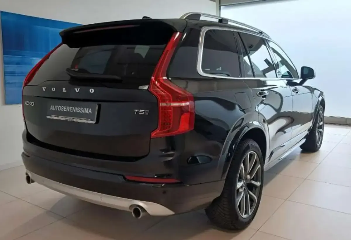 Usata Volvo XC90 Momentum 250 CV (183 kW) 2019 Nero SUV