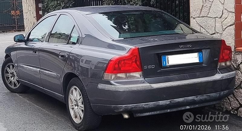 Usata Volvo S60 163 CV (119 kW) 2003 Grigio Berlina