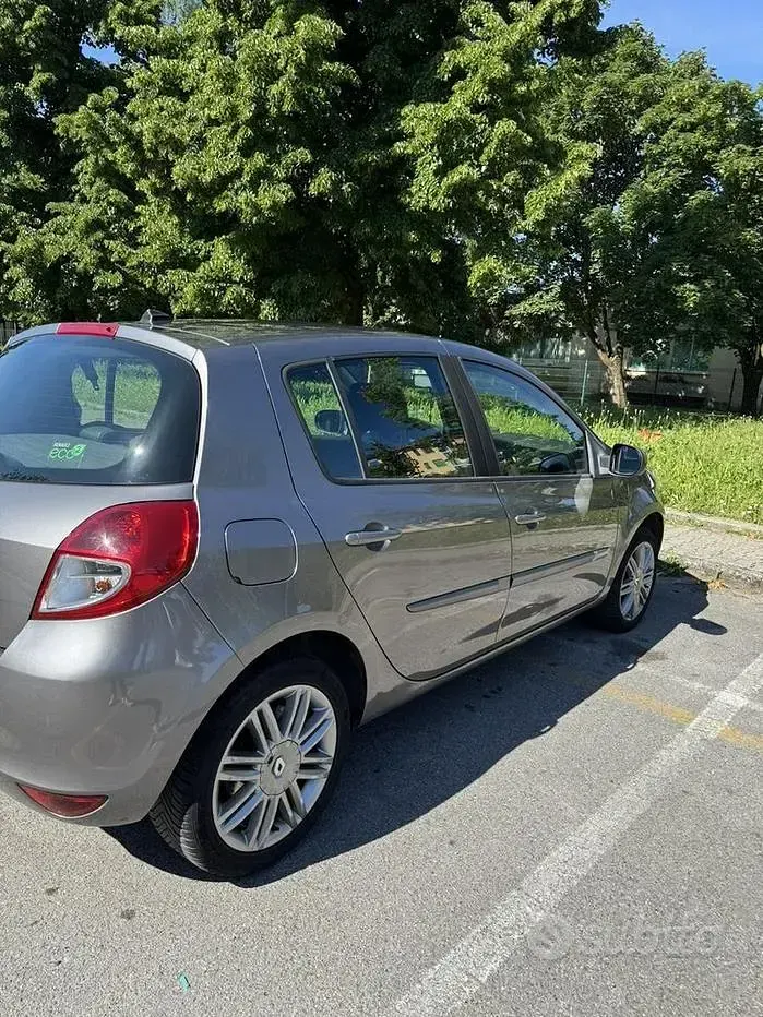 Usata Renault Clio II 75 CV (55 kW) 2011 Grigio Utilitaria