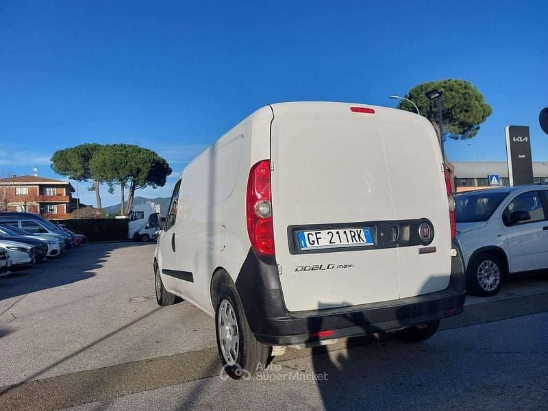 Usata Fiat Doblò Lounge 105 CV (77 kW) 2021 Bianco Monovolume