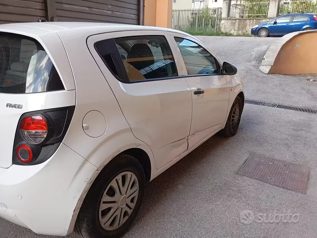 Usata Chevrolet Aveo 86 CV (63 kW) 2013 Bianco Berlina