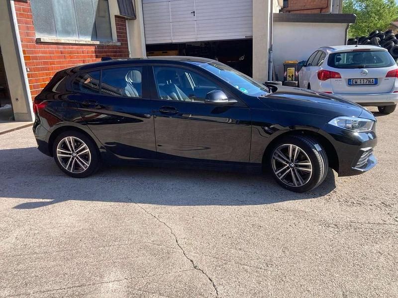Usata BMW 118 Advantage 150 CV (110 kW) 2020 Nero Utilitaria