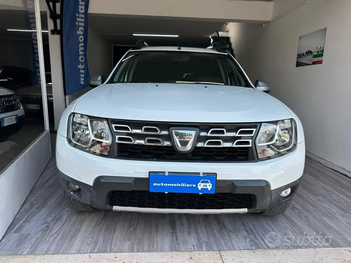 Usata Dacia Duster Lauréate 105 CV (77 kW) 2015 Bianco SUV