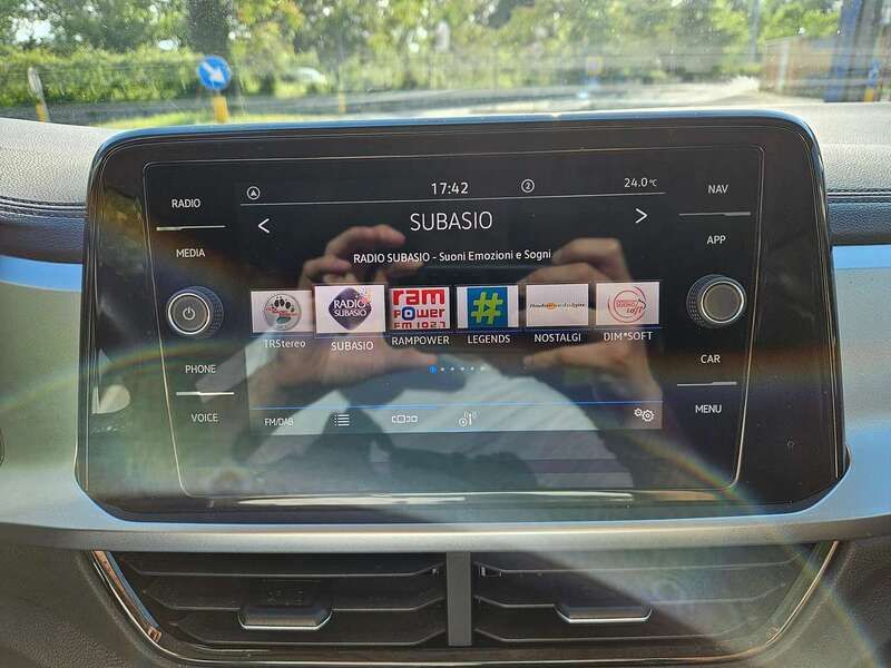 Usata VW T-Roc Life 110 CV (80 kW) 2022 Ascot grey tetto nero SUV