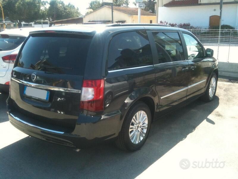 Nero Usata 2011 Lancia Voyager Monovolume | 8800 € (Molto cara) - Immagine 1/4