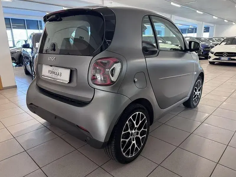 Usata Smart ForTwo Coupé Prime 60 kW (82 CV) 2022 Grigio Utilitaria