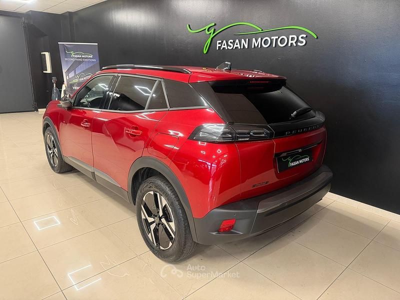 Usata Peugeot 2008 Allure 101 CV (74 kW) 2024 Rosso SUV
