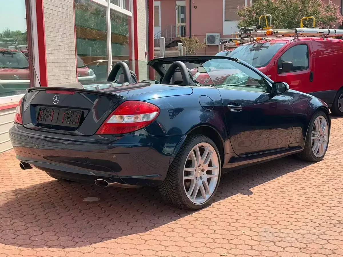 Usata Mercedes SLK280 231 CV (169 kW) 2008 Bluazzurro Cabrio