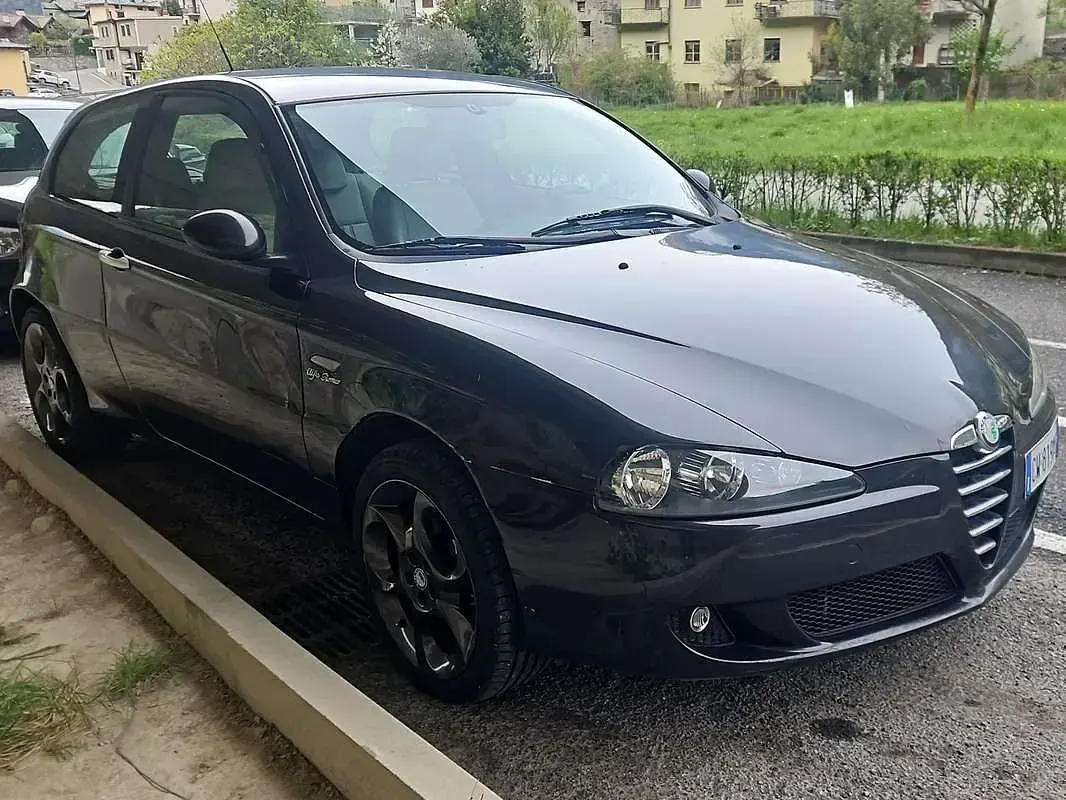 Usata Alfa Romeo 147 Exclusive 150 CV (110 kW) 2005 Nero Utilitaria
