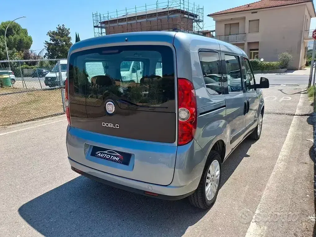 Usata Fiat Doblò 105 CV (77 kW) 2012 Grigio Monovolume