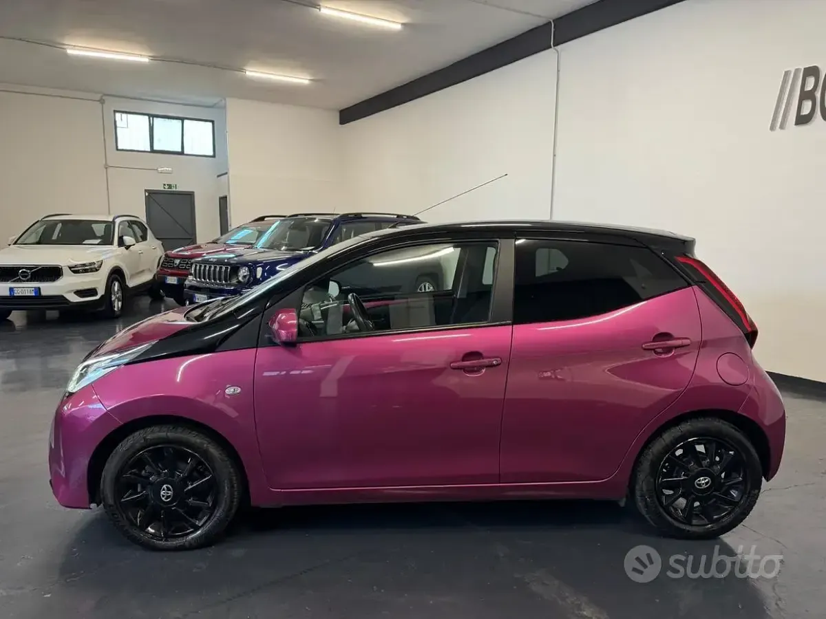 Usata Toyota Aygo Trend 72 CV (52 kW) 2018 Viola Utilitaria