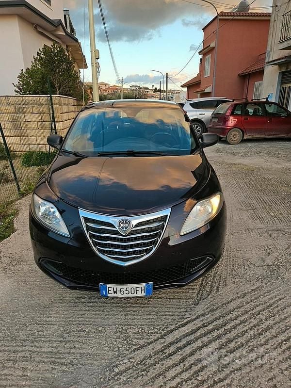 Usata Lancia Ypsilon Platinum 69 CV (50 kW) 2014 Utilitaria
