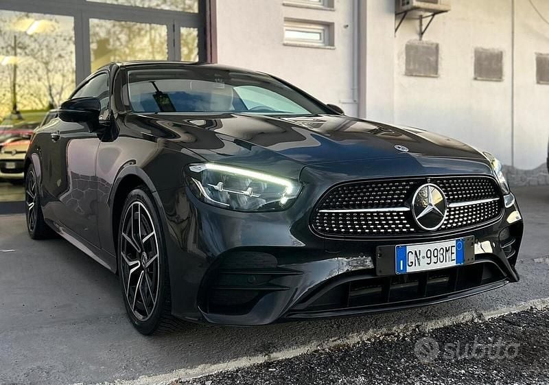 Usata Mercedes E300 Premium Plus 265 CV (194 kW) 2023 Grigio scuro Coupé